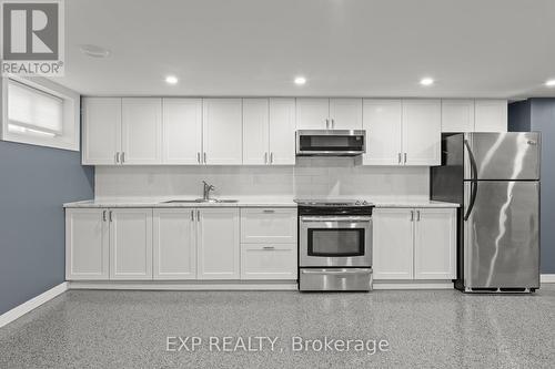 32 Ridgewood Drive, Welland (769 - Prince Charles), ON - Indoor Photo Showing Kitchen With Double Sink