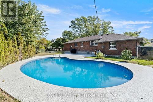 32 Ridgewood Drive, Welland (769 - Prince Charles), ON - Outdoor With In Ground Pool With Backyard