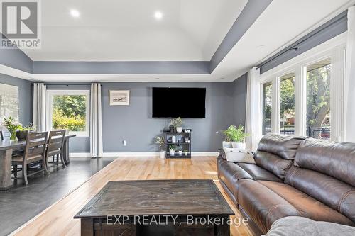 32 Ridgewood Drive, Welland (769 - Prince Charles), ON - Indoor Photo Showing Living Room With Fireplace