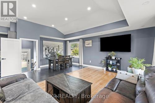 32 Ridgewood Drive, Welland (769 - Prince Charles), ON - Indoor Photo Showing Living Room