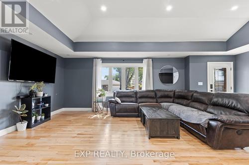 32 Ridgewood Drive, Welland (769 - Prince Charles), ON - Indoor Photo Showing Living Room