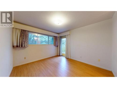 Master Bedroom with access to deck. - 350 Davie Road Unit# 9, Kelowna, BC - Indoor Photo Showing Other Room