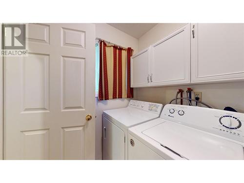 350 Davie Road Unit# 9, Kelowna, BC - Indoor Photo Showing Laundry Room