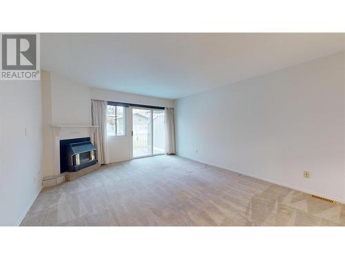 350 Davie Road Unit# 9, Kelowna, BC - Indoor With Fireplace