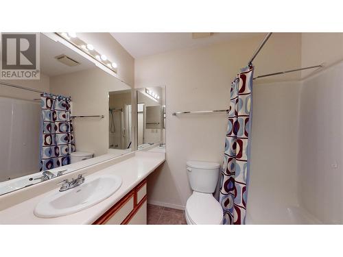 350 Davie Road Unit# 9, Kelowna, BC - Indoor Photo Showing Bathroom