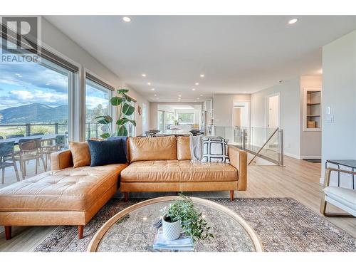 9201 Welsh Avenue, Summerland, BC - Indoor Photo Showing Living Room