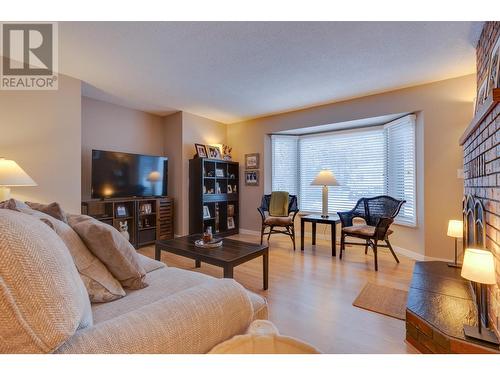 3282 Bellamy Road, Prince George, BC - Indoor Photo Showing Living Room