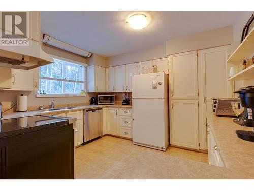 3282 Bellamy Road, Prince George, BC - Indoor Photo Showing Kitchen