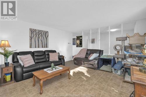 157 Fairview West, Essex, ON - Indoor Photo Showing Living Room