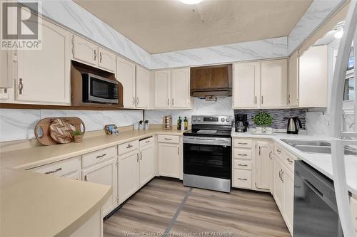 157 Fairview West, Essex, ON - Indoor Photo Showing Kitchen With Double Sink