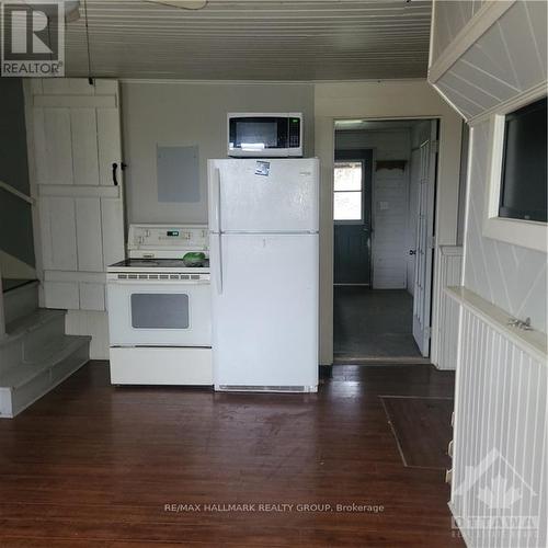 733 Calvin Road, Whitewater Region, ON - Indoor Photo Showing Kitchen