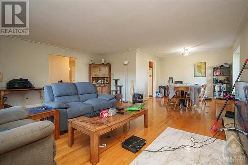 1944 Ronald Avenue, Ottawa, ON - Indoor Photo Showing Living Room