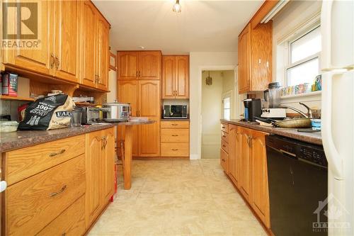 Kitchen - 1944 Ronald Avenue, Ottawa, ON - Indoor Photo Showing Kitchen