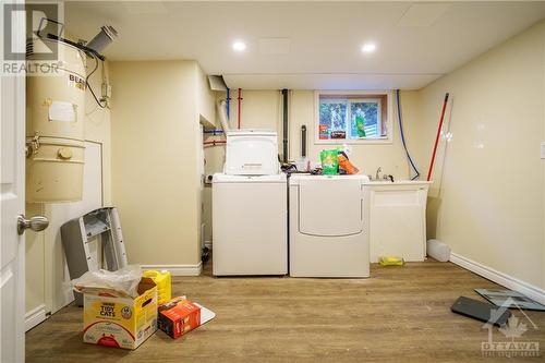 Basement laundry room - 1944 Ronald Avenue, Ottawa, ON - Indoor Photo Showing Laundry Room