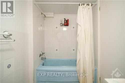 1944 Ronald Avenue, Ottawa, ON - Indoor Photo Showing Bathroom