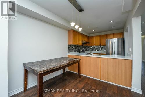 42 Winners Circle, Brampton, ON - Indoor Photo Showing Kitchen