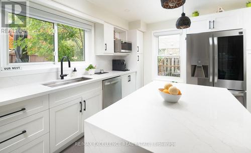 2949 Oka Road, Mississauga, ON - Indoor Photo Showing Kitchen