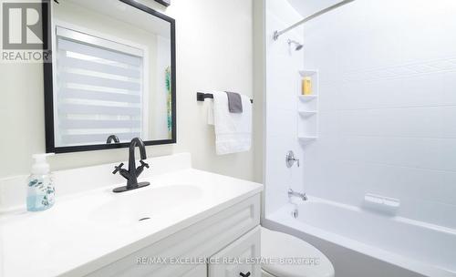 2949 Oka Road, Mississauga, ON - Indoor Photo Showing Bathroom