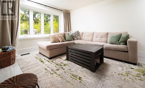 2949 Oka Road, Mississauga, ON - Indoor Photo Showing Living Room