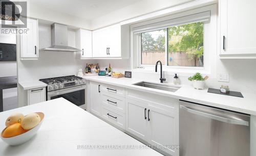 2949 Oka Road, Mississauga, ON - Indoor Photo Showing Kitchen