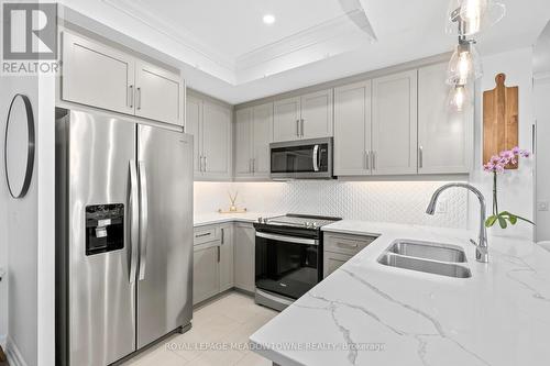 801 - 1880 Gordon Street, Guelph, ON - Indoor Photo Showing Kitchen With Stainless Steel Kitchen With Double Sink With Upgraded Kitchen