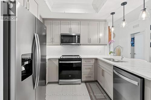 801 - 1880 Gordon Street, Guelph, ON - Indoor Photo Showing Kitchen With Stainless Steel Kitchen With Double Sink With Upgraded Kitchen