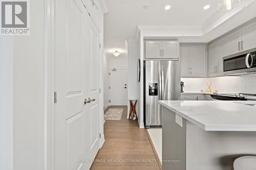 801 - 1880 Gordon Street, Guelph, ON - Indoor Photo Showing Kitchen With Stainless Steel Kitchen With Upgraded Kitchen