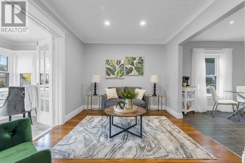 56 Junkin Street, St. Catharines, ON - Indoor Photo Showing Living Room