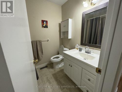 21 Salvia Court, London, ON - Indoor Photo Showing Bathroom