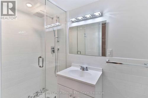 Lower - 136 Markham Street, Toronto, ON - Indoor Photo Showing Bathroom