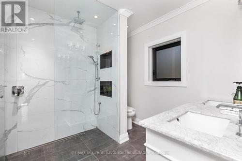 96 King High Avenue, Toronto, ON - Indoor Photo Showing Bathroom