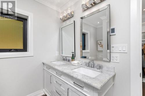 96 King High Avenue, Toronto, ON - Indoor Photo Showing Bathroom