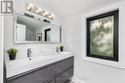 96 King High Avenue, Toronto, ON - Indoor Photo Showing Bathroom