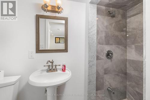 96 King High Avenue, Toronto, ON - Indoor Photo Showing Bathroom