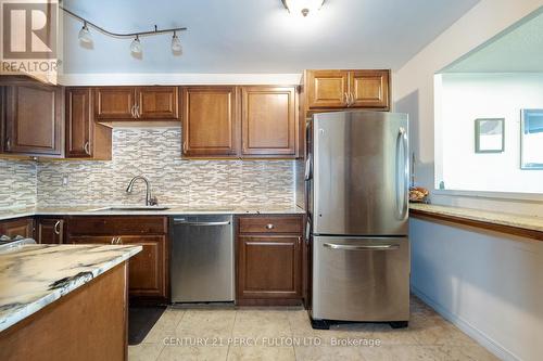 1612 - 121 Ling Road, Toronto, ON - Indoor Photo Showing Kitchen