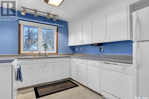 4457 Acadia Drive, Regina, SK - Indoor Photo Showing Kitchen