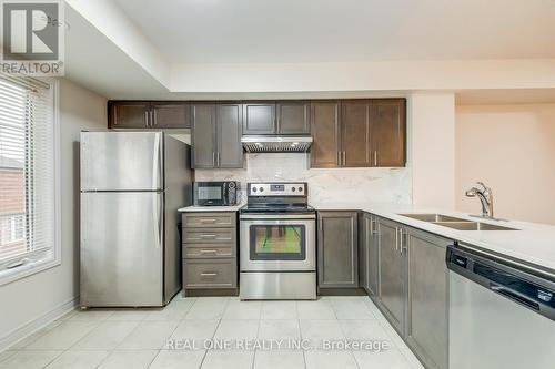 91 - 2280 Baronwood Drive, Oakville, ON - Indoor Photo Showing Kitchen With Double Sink