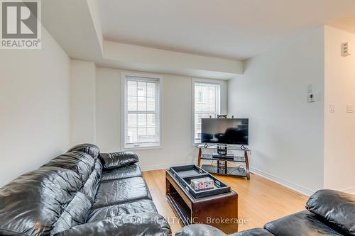 91 - 2280 Baronwood Drive, Oakville, ON - Indoor Photo Showing Living Room