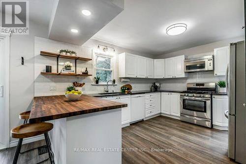 366 East 25Th Street, Hamilton, ON - Indoor Photo Showing Kitchen