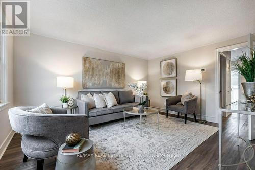 366 East 25Th Street, Hamilton, ON - Indoor Photo Showing Living Room