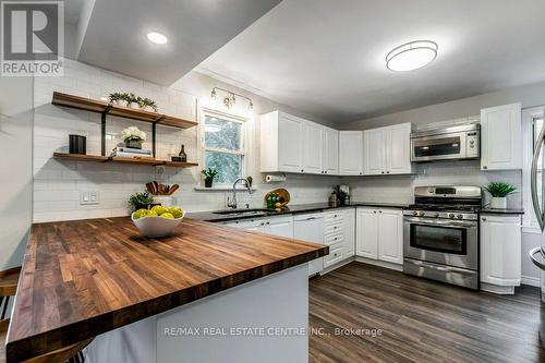 366 East 25Th Street, Hamilton, ON - Indoor Photo Showing Kitchen