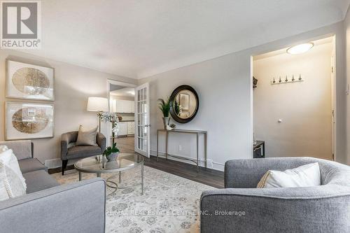 366 East 25Th Street, Hamilton, ON - Indoor Photo Showing Living Room