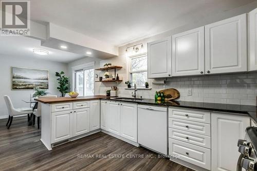 366 East 25Th Street, Hamilton, ON - Indoor Photo Showing Kitchen