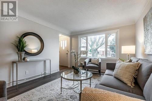 366 East 25Th Street, Hamilton, ON - Indoor Photo Showing Living Room