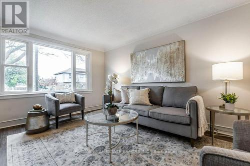 366 East 25Th Street, Hamilton, ON - Indoor Photo Showing Living Room