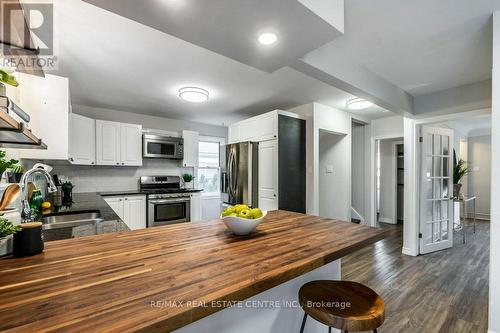 366 East 25Th Street, Hamilton, ON - Indoor Photo Showing Kitchen With Double Sink