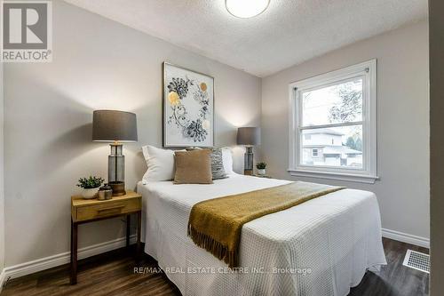 366 East 25Th Street, Hamilton, ON - Indoor Photo Showing Bedroom