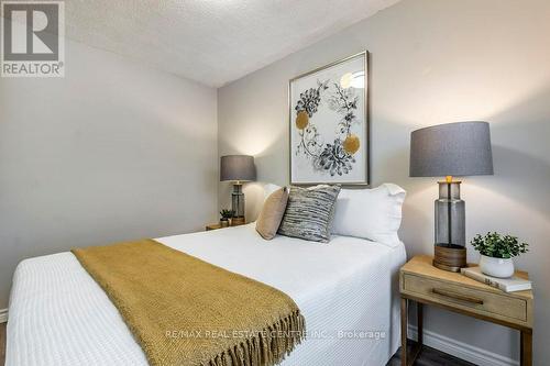 366 East 25Th Street, Hamilton, ON - Indoor Photo Showing Bedroom