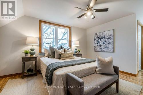 366 East 25Th Street, Hamilton, ON - Indoor Photo Showing Bedroom