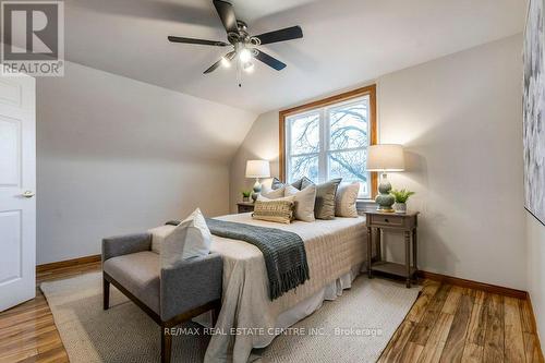 366 East 25Th Street, Hamilton, ON - Indoor Photo Showing Bedroom